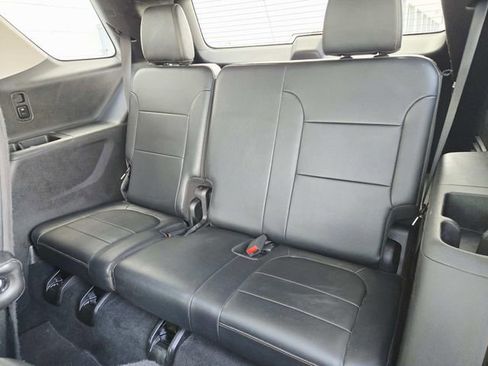 Used 2018 Chevrolet Traverse LT image 14