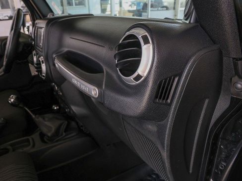 Used 2012 Jeep Wrangler Rubicon w/ PWR Convenience Group AWD/4WD image 33