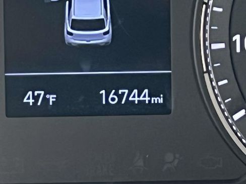 Certified 2022 Hyundai Venue SE image 23