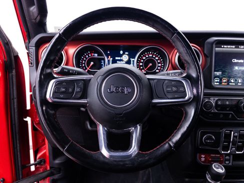 Used 2022 Jeep Wrangler Unlimited Rubicon w/ Cold Weather Group AWD/4WD image 32