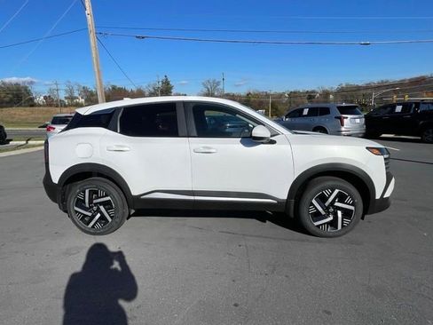 New 2025 Nissan Kicks SV FWD image 4