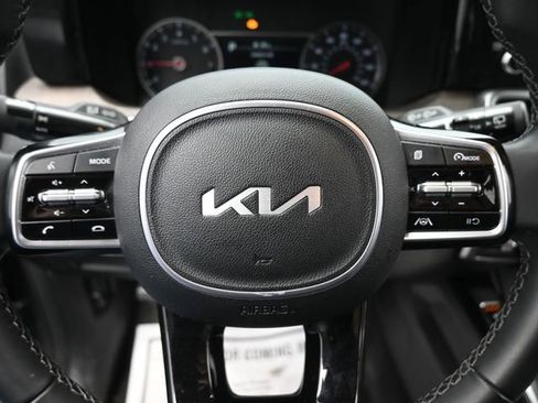 Used 2023 Kia Sorento S image 19