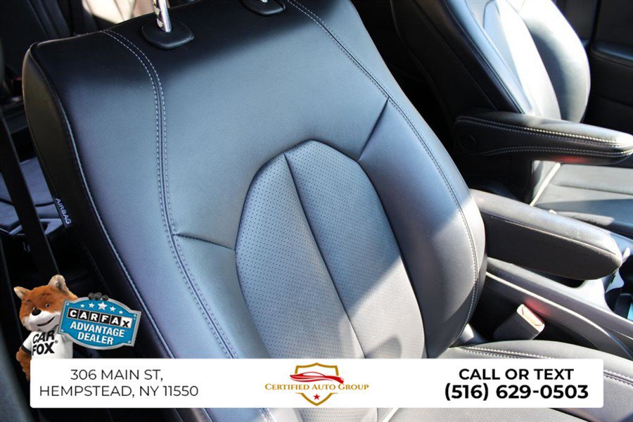 Used 2025 Chrysler Pacifica Select FWD image 20