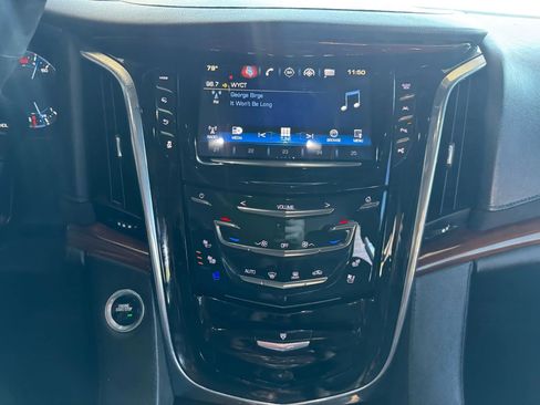 Used 2017 Cadillac Escalade Luxury image 25