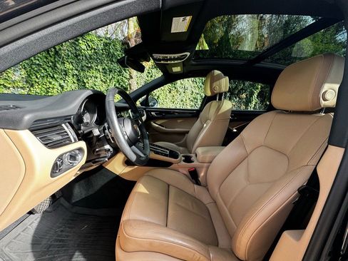 Used 2024 Porsche Macan image 11