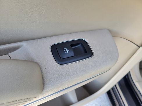 Used 2012 Chrysler 300 Limited image 13