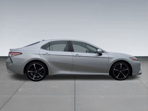 Used 2019 Toyota Camry XSE image 7