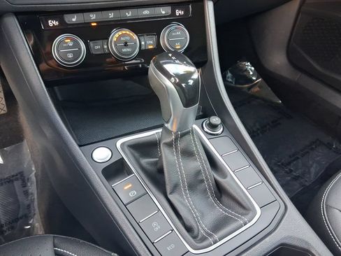 Certified 2022 Volkswagen Jetta SE FWD image 22