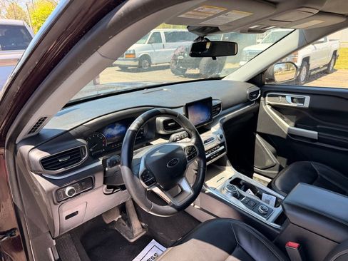 Used 2022 Ford Explorer XLT AWD/4WD image 7