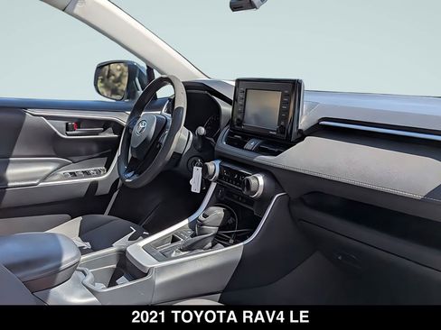 Used 2021 Toyota RAV4 LE FWD image 29
