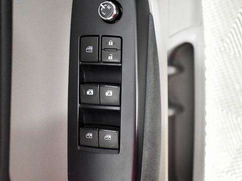 Used 2019 Toyota Highlander LE image 10