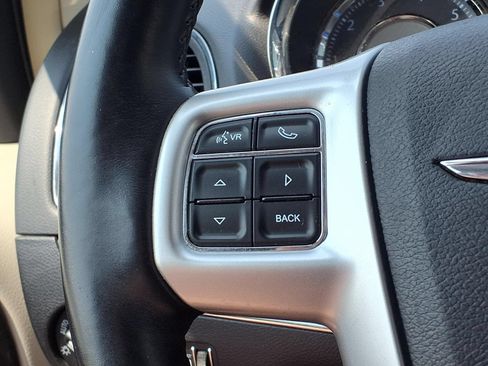 Used 2016 Chrysler Town & Country Touring w/ Driver Convenience Group FWD image 31