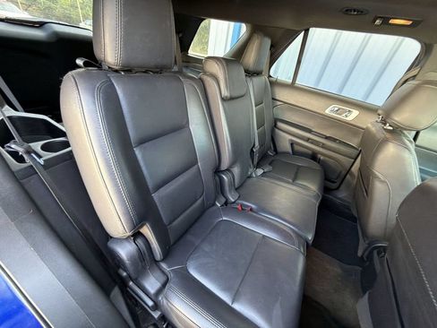 Used 2015 Ford Explorer XLT w/ Equipment Group 202B AWD/4WD image 27