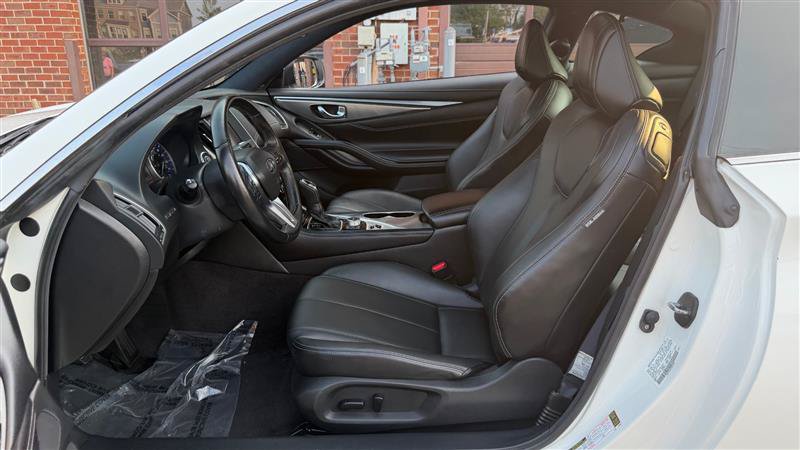 Used 2018 INFINITI Q60 2.0t w/ Moonroof Package RWD image 10