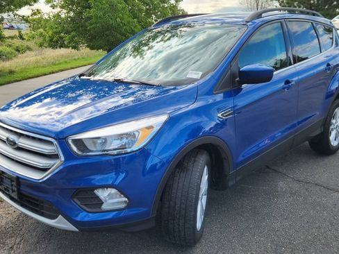 Used 2018 Ford Escape SE w/ SE Sync 3 Package FWD image 2