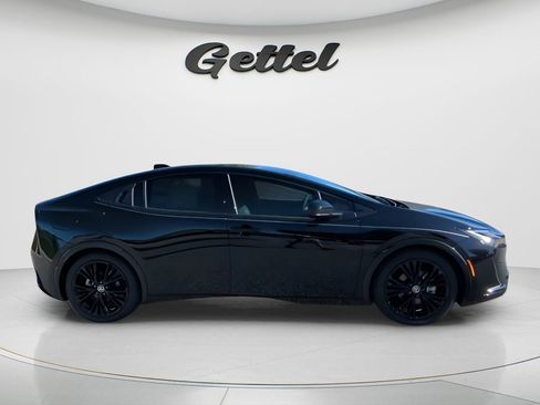 New 2026 Toyota Prius Plug-In Hybrid FWD image 8