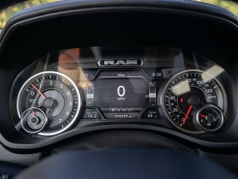 Used 2019 RAM 1500 Laramie AWD/4WD image 11