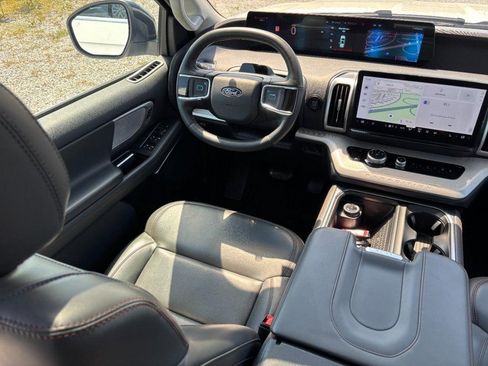 Used 2025 Ford Expedition Max Active AWD/4WD image 14