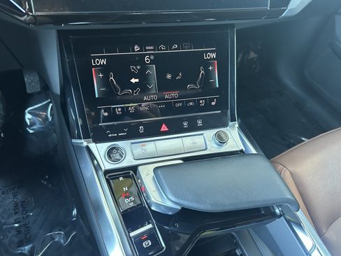 Used 2024 Audi Q8 e-tron Premium Plus w/ Premium Plus Package AWD/4WD image 30