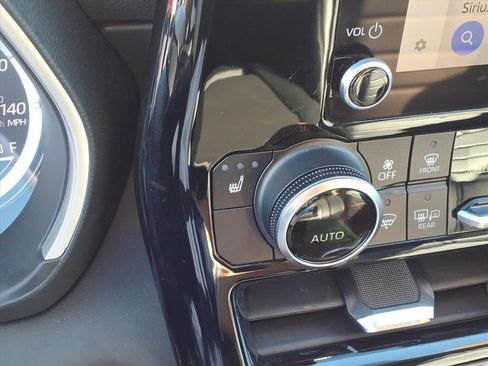 Used 2024 Toyota Highlander XLE image 21