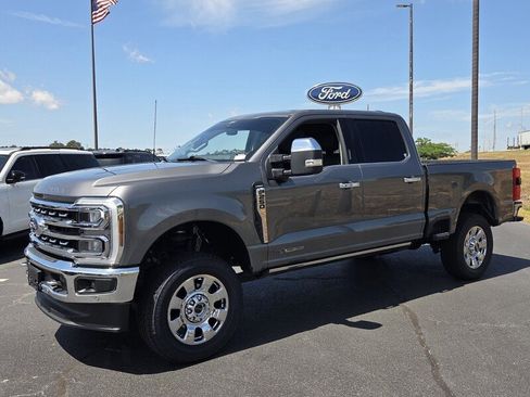 Used 2024 Ford F250 Lariat w/ Lariat Ultimate Package AWD/4WD image 3