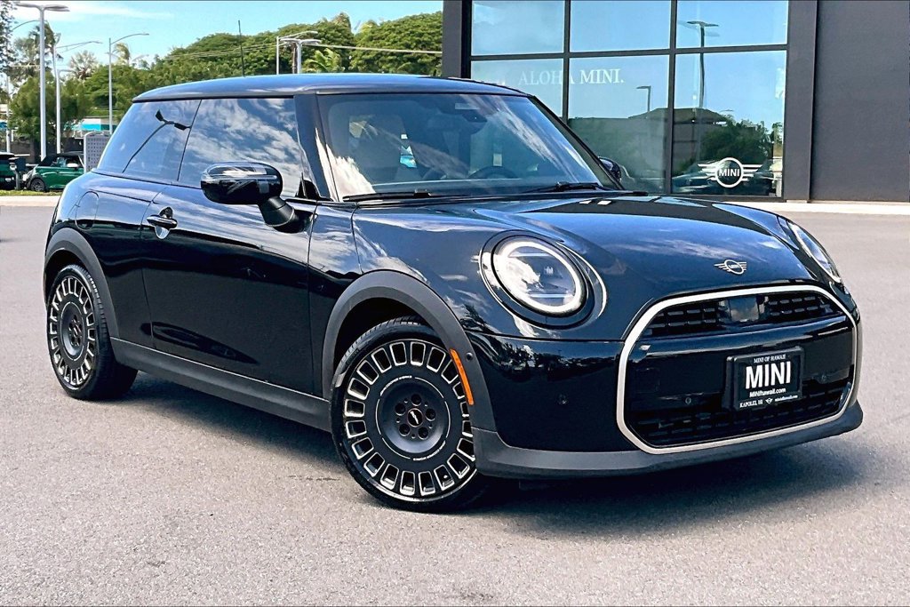 Used 2025 MINI Cooper 2-Door Hardtop FWD image 33