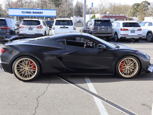 Used 2023 Chevrolet Corvette Z06 w/ Z07 Performance Package image 11