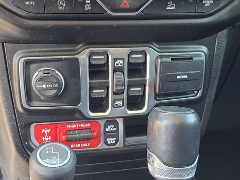 Used 2020 Jeep Gladiator Rubicon AWD/4WD image 24