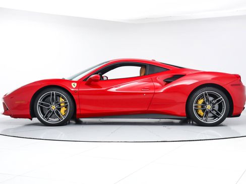 Used 2018 Ferrari 488 GTB image 4