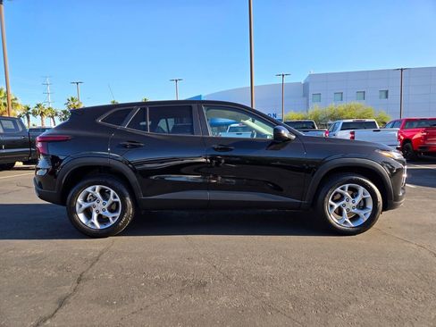 Used 2024 Chevrolet Trax LS w/ LS Convenience Package FWD image 7