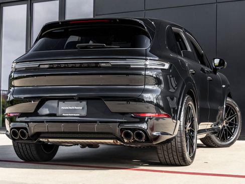 Certified 2025 Porsche Cayenne E-Hybrid AWD/4WD image 11