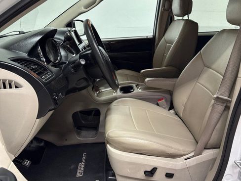 Used 2016 Dodge Grand Caravan SXT FWD image 33