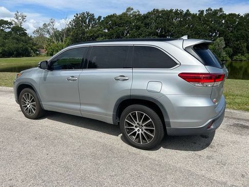 Used 2018 Toyota Highlander SE FWD image 4