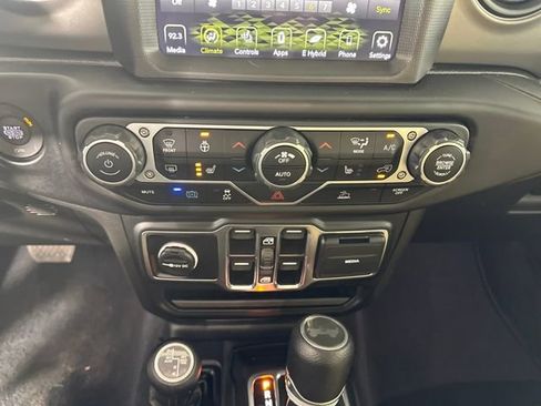 Used 2023 Jeep Wrangler Unlimited w/ Cold Weather Group image 23