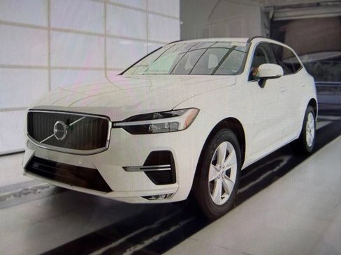 Used 2022 Volvo XC60 B5 Momentum AWD/4WD image 2