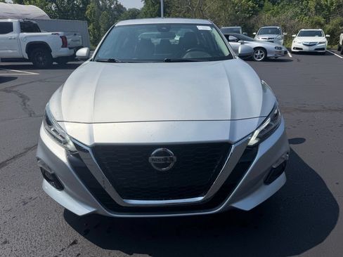 Used 2022 Nissan Altima 2.5 SL FWD image 2
