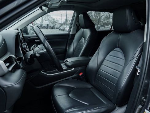 Used 2020 Toyota Highlander XLE image 20