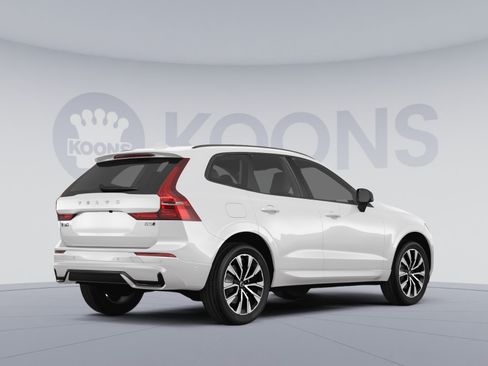 Used 2023 Volvo XC60 B5 Plus w/ Climate Package AWD/4WD image 4