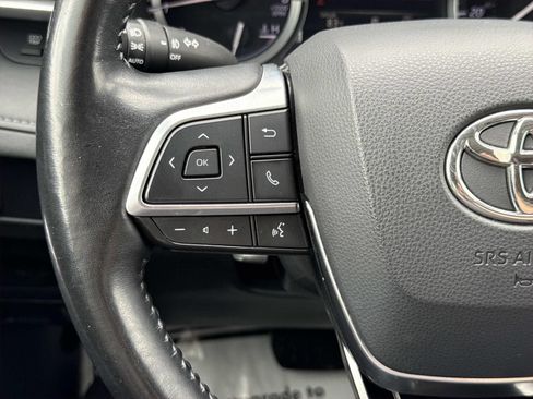 Used 2021 Toyota Highlander XLE AWD/4WD image 14