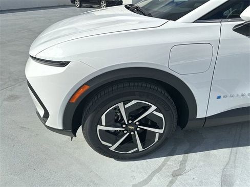 New 2026 Chevrolet Equinox EV LT image 18