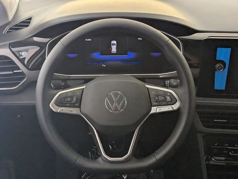 New 2026 Volkswagen Taos SE FWD image 8