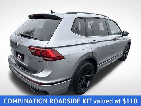 Certified 2024 Volkswagen Tiguan SE R-Line image 5