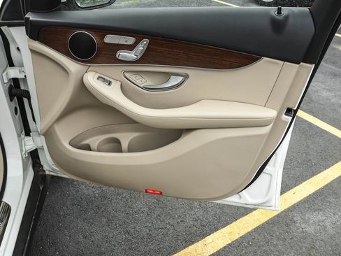 Used 2022 Mercedes-Benz GLC 300 4MATIC image 38