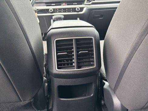 Used 2025 Kia Sportage LX FWD image 22