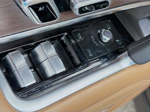 Used 2025 Land Rover Range Rover SE image 24