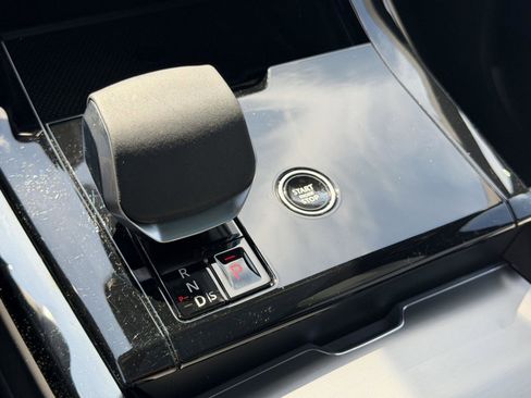 Used 2025 Land Rover Range Rover Sport Dynamic SE image 18