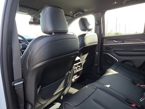 New 2026 Jeep Grand Cherokee Limited image 9