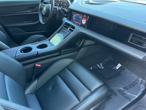 Used 2023 Porsche Taycan image 15