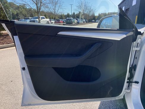 Used 2023 Tesla Model Y Long Range image 21