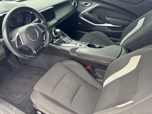 Used 2021 Chevrolet Camaro LT w/ Technology Package image 9